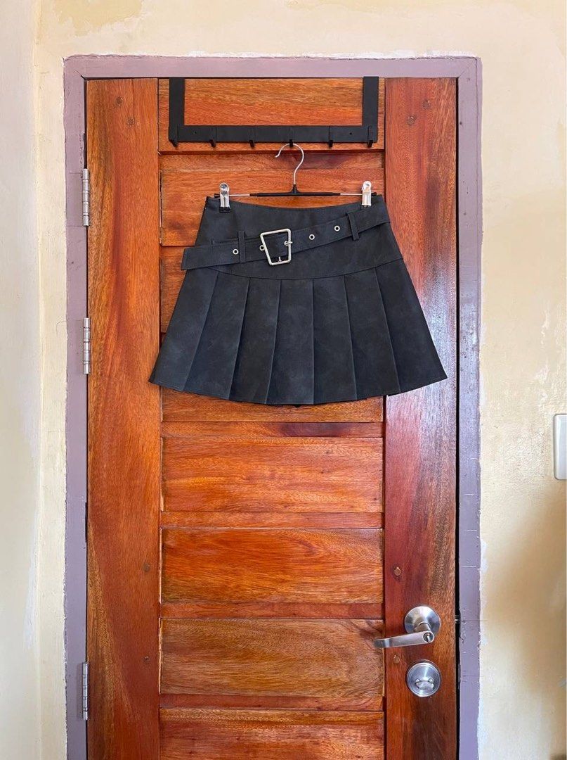 Pleated Leather Mini Skirt (Category: Skirts) located in San Luis. Submitted by revibeee (Listing ID 1451910282, Image 1). Description: FOR SALE PLEATED LEATHER MINI SKIRT COLOR DARK GRAY LIKE NEW CONDITION CAN PASS AS BN SIZE MEDIUM ON TAG WIDTH 12.5 TO 13 INCHES | LENGTH 14 INCHES CAN FIT SIZE 25 TO 26 WAISTLINE WITH INNER SHORT AND BELT KINDLY CHECK THE PHOTOS FOR THE COMPLETE DETAILS SUPER NICE IN ACTUAL NO ISSUE WITH SIDE ZIPPER COLOR RATE 9