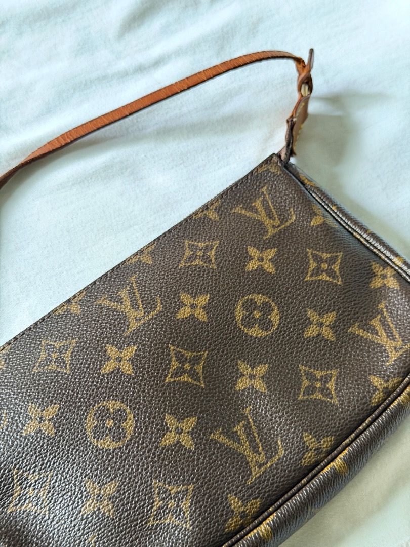 Authentic Louis Vuitton (LV) Pochette (Category: Luxury Bags & Wallets) located in Caloocan City. Submitted by liossellin (Listing ID 1452007507, Image 1). Description: Bought secondhand for Php 28,198.12 at freya collective. Date of Purchase: February 03, 2021 Inclusive with: - Certificate of Authenticity from freya collective (just a card from freya saying it can be returned if proven fake — already past deadline but sharing this card for authe