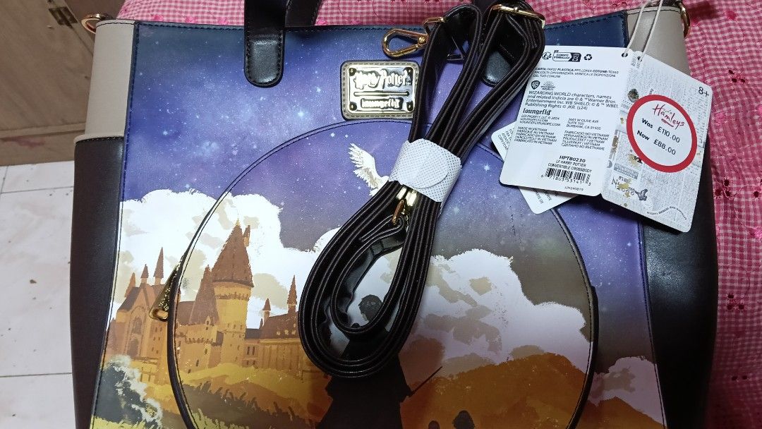 Loungefly Harry Potter (Category: Luxury Bags & Wallets) located in Tanauan. Submitted by topi7 (Listing ID 1452089704, Image 2). Description: Loungefly Harry Potter Convertible Backpack & Tote Bag Sa london po binii.