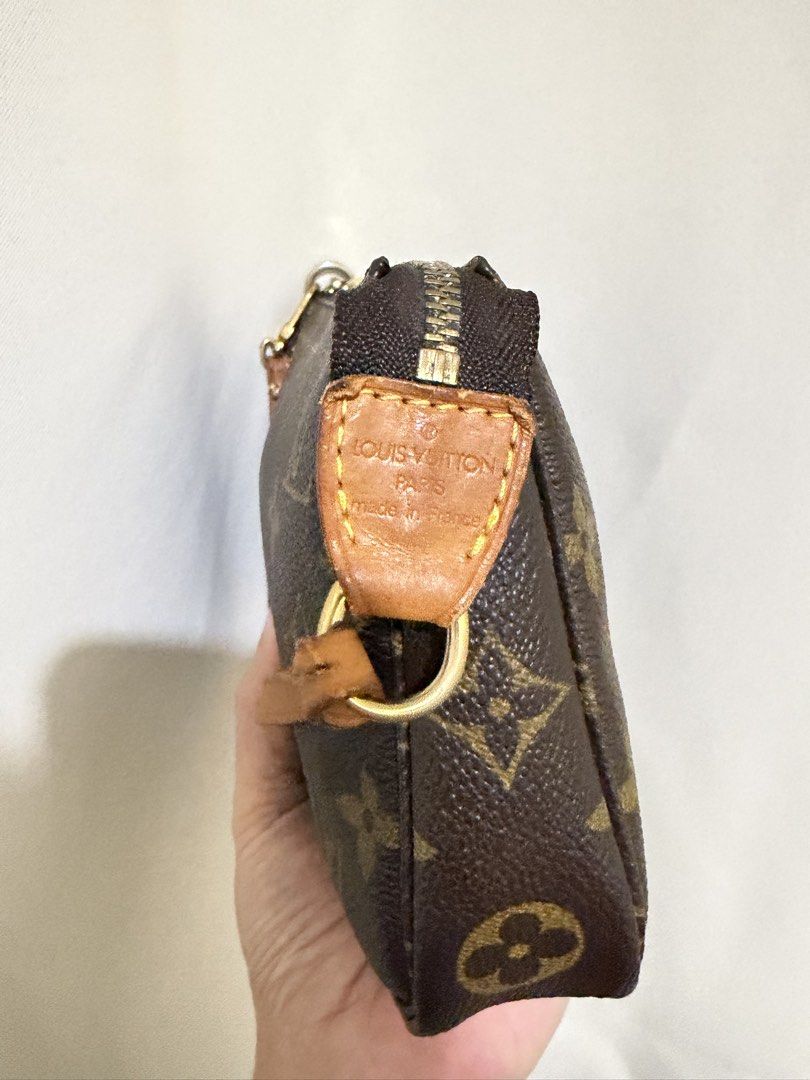 LV Pochette Kili bag (Category: Luxury Bags & Wallets) located in Rizal. Submitted by natto.kimchi (Listing ID 1452043116, Image 2). Description: Actual pics posted Available as long as it’s posted, not in a rush selling so I won’t entertain low ballers. Please see pics for details, what you see is what you get. No more dustbag. Bank transfer MOP only. First come, first serve As is, where is. I don’t do refunds, or exchange. Sure buyers only. Shi