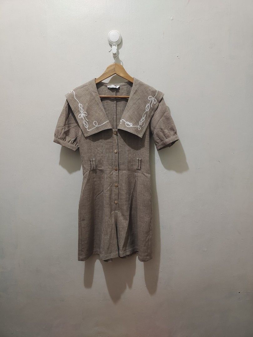 LYN AROUND- romper (Category: Rompers) located in Manila. Submitted by cw.fits (Listing ID 1452032650, Image 1). Description: small on tag can fit til medium.