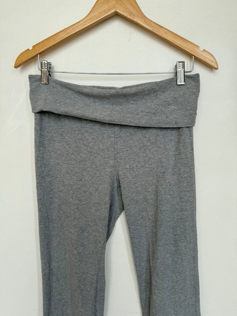 (M) Cotton On Grey Fold over Flared Leggings (Category: Other Bottoms) located in Angeles City. Submitted by holaplli (Listing ID 1452083048, Image 3). Description: - Grey flared leggings from Cotton On - Size M - Comfortable and stretchy material - High-waisted with fold-over waistband - Perfect for lounging or light workouts ⭐️ -Size medium on tag -93% cotton, 7% elastane -Measurements when laid flat: Waist- 15in From waist to bottom - 36in 🚚S