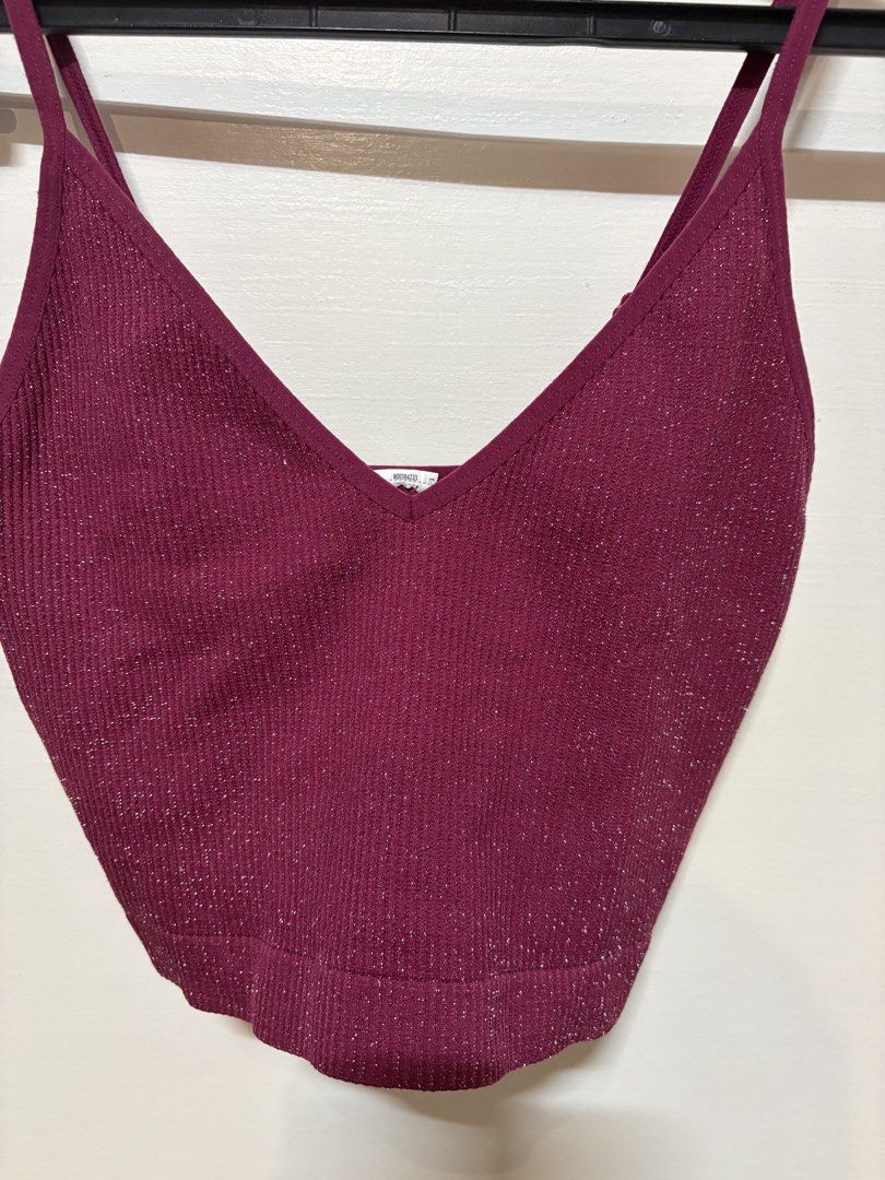 Maroon Sparkly V-Neck Crop Top (Category: Sleeveless) located in Taguig. Submitted by cftbncs (Listing ID 1452041254, Image 2). Description: - Cute maroon crop top - Sparkly shimmer detail - V-neck design - Thin, adjustable straps - Ribbed texture all over - Perfect for pairing with high-waisted bottoms - Ideal for night outs or casual wear.