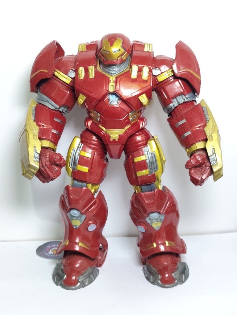 Marvel Legends Hulkbuster Iron Man (Category: Figurines & Statues) located in Abucay. Submitted by lxtoyverse (Listing ID 1451995389, Image 1). Description: mejo madaling maalis right arm di tulad ng isa mahirap alisin..