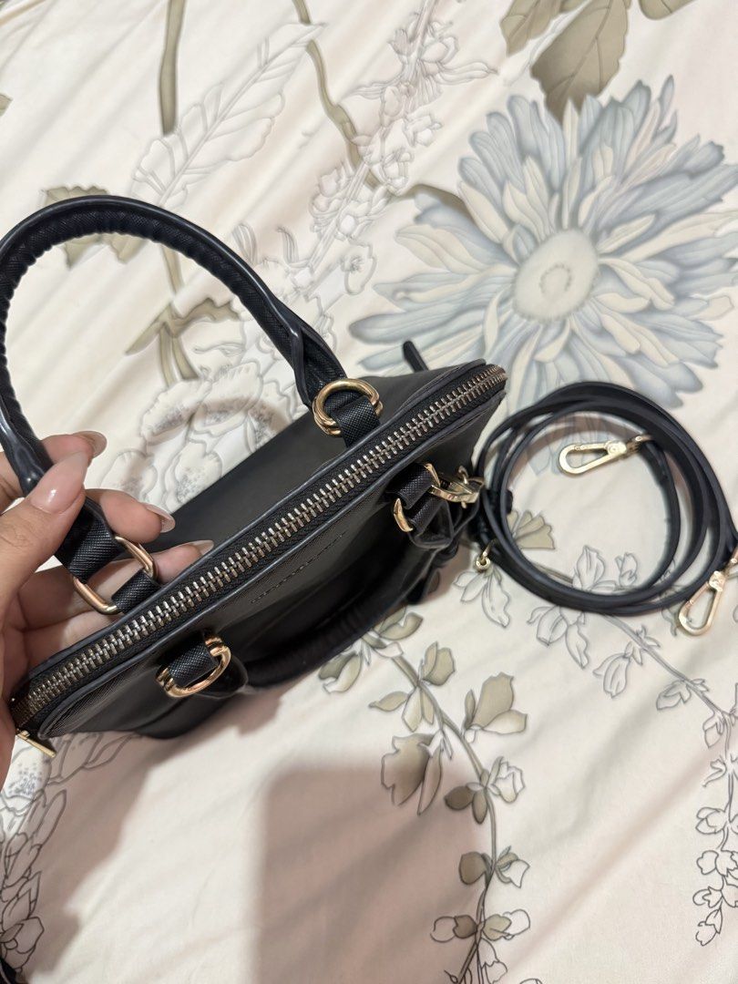 Matthews sling bag (Category: Cross-body Bags) located in Taguig. Submitted by chen.preloveddd (Listing ID 1451962350, Image 2). Description: - Preloved sling bag from Matthews - With stain inside Rfs: Need some space for my bag closet 📍 Taguig south signal village.