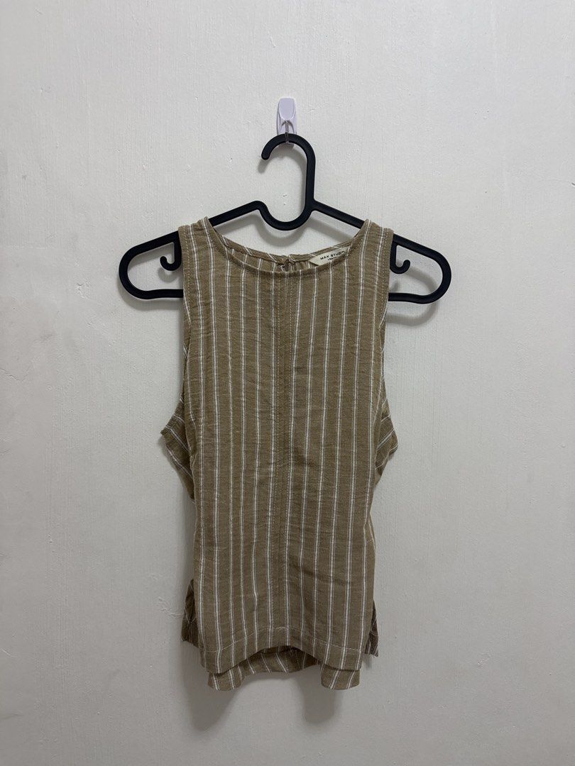 Max Studio Sleeveless Tank Top (Category: Sleeveless) located in Quezon City. Submitted by fromthreesha (Listing ID 1451980618, Image 1). Description: Used 1-2x.
