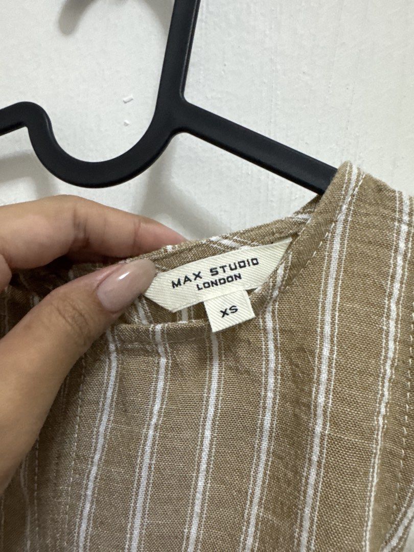 Max Studio Sleeveless Tank Top (Category: Sleeveless) located in Quezon City. Submitted by fromthreesha (Listing ID 1451980618, Image 2). Description: Used 1-2x.