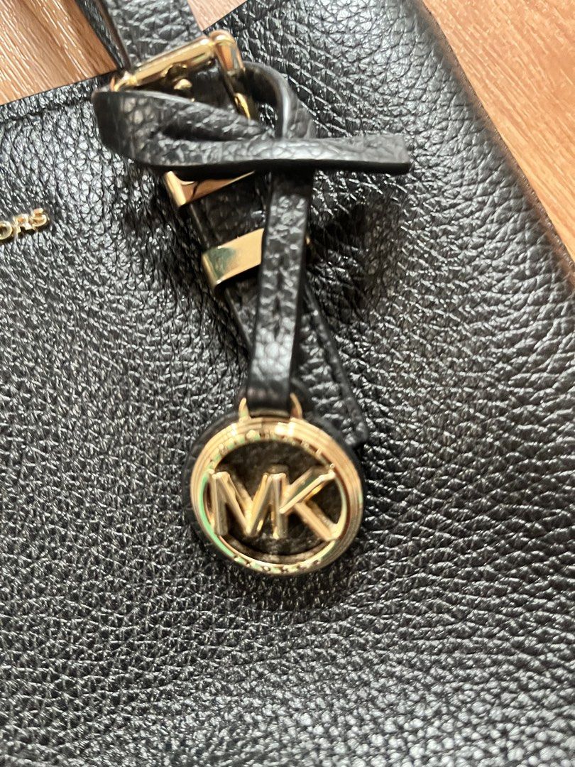 Michael Kors (Category: Luxury Bags & Wallets) located in San Pablo. Submitted by celgvr (Listing ID 1451967687, Image 2). Description: .