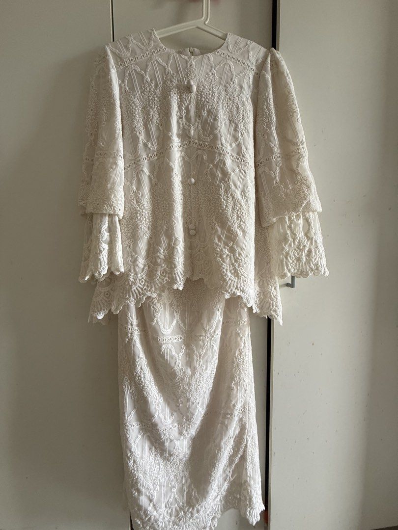MINIMALACE White Lace Baju Kurung Set Size M (Category: Baju Kurung & sets) located in Beranang. Submitted by nadia8820 (Listing ID 1451909935, Image 1). Description: - MINIMALACE White Lace Baju Kurung Set - Size: M - Intricate lace detailing - Elegant bell sleeves - Comes with a matching skirt - Perfect for Hari Raya and special occasions.