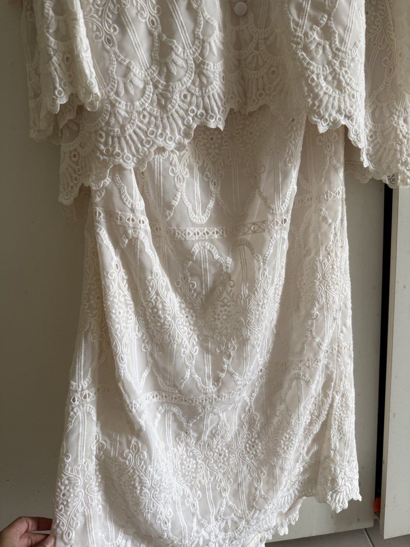 MINIMALACE White Lace Baju Kurung Set Size M (Category: Baju Kurung & sets) located in Beranang. Submitted by nadia8820 (Listing ID 1451909935, Image 3). Description: - MINIMALACE White Lace Baju Kurung Set - Size: M - Intricate lace detailing - Elegant bell sleeves - Comes with a matching skirt - Perfect for Hari Raya and special occasions.