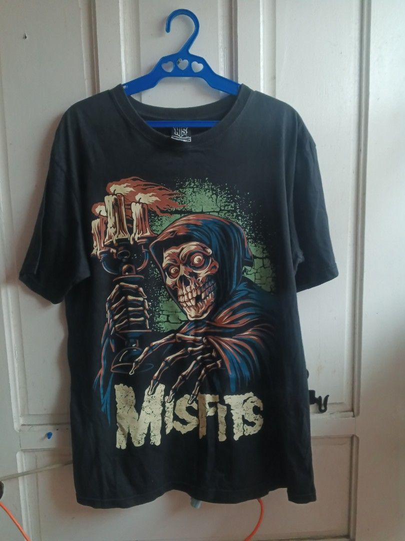Misfits American Psycho T-Shirt Large (Category: Tshirts & Polo Shirts ) located in Quezon City. Submitted by wheelsonmeals (Listing ID 1451920262, Image 2). Description: - Misfits T-Shirt - American Psycho graphic on front (skull with candelabra) - Small coffin graphic with Misfits logo on back - Tagged size L - Brand: New Type System.
