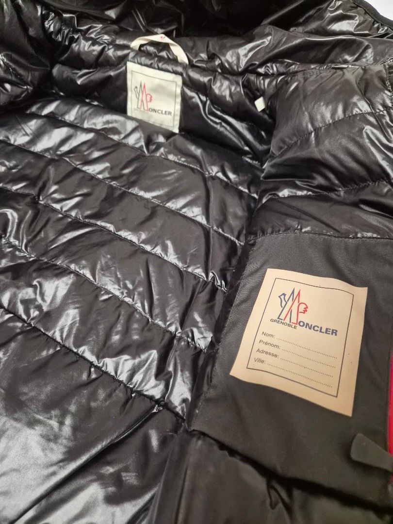 Moncler down jacket （分類：外套及戶外衣服）位於 Hong Kong。 由 shoppingsiu9 提交（商品編號 1451978712，圖片 4）。簡介： moncler size 1。