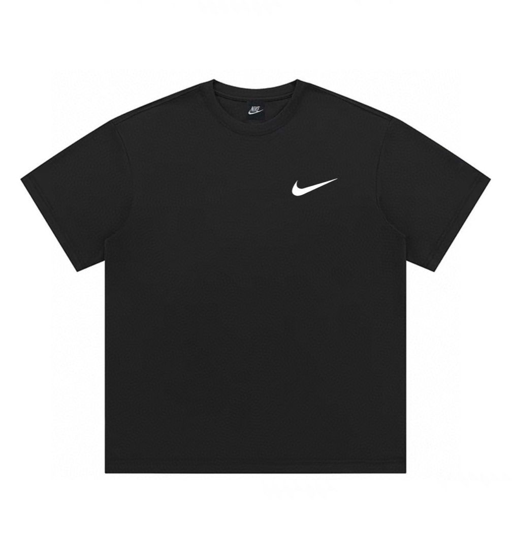 Nike男女同款體恤 （分類：T-shirt、恤衫、有領衫）位於 Hong Kong。 由 dodo__shop.hk 提交（商品編號 1452080417，圖片 3）。簡介： Nike 個性笑臉圓領短袖T恤 面料採用260克純棉雙紗食毛面料 雙線二本針壓線，久洗不易變形 情侶可穿，男女同款 顏色：黑色、白色 尺碼：M—XL M 衣長70 肩寬51 胸圍112 L 衣長72 肩寬54 胸圍116 XL 衣長74 肩寬57 胸圍120。