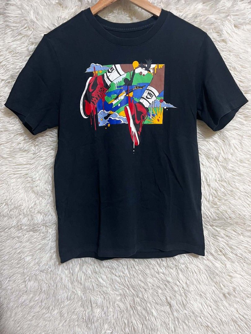 Nike T-Shirt Graphic Print Black (Category: Tshirts & Polo Shirts ) located in Legazpi City. Submitted by pickthatth34541 (Listing ID 1452032387, Image 1). Description: - Black Nike T-shirt - Colorful graphic print on front (sneakers & abstract shapes) - Short sleeves, crew neck - Ideal for casual wear.