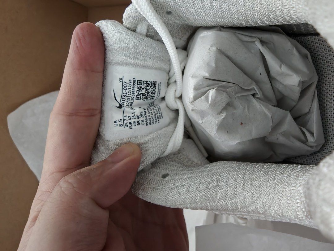 Nike Vomero 5 "Photon Dust" Sneakers (Category: Sneakers) located in Manila. Submitted by maydaay (Listing ID 1451945550, Image 2). Description: - Nike Vomero 5 - Color: PLATINUM TINT/CASHMERE/IRON GREY/PHOTON DUST - Size: US 8.5 - Includes original box and packaging - Ideal for running and casual wear Note: Never been used, brand new RFS: bought the wrong size .