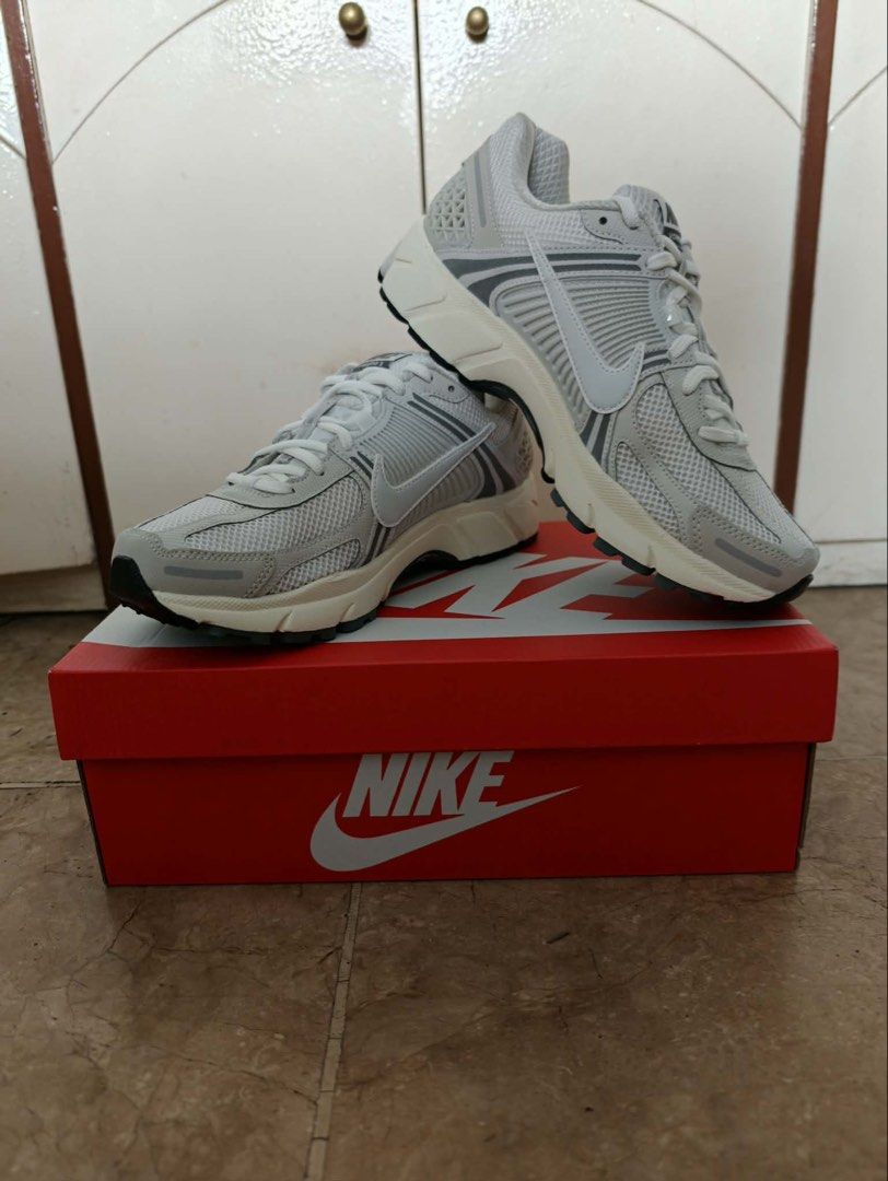 Nike Vomero 5 "Photon Dust" Sneakers (Category: Sneakers) located in Manila. Submitted by maydaay (Listing ID 1451945550, Image 1). Description: - Nike Vomero 5 - Color: PLATINUM TINT/CASHMERE/IRON GREY/PHOTON DUST - Size: US 8.5 - Includes original box and packaging - Ideal for running and casual wear Note: Never been used, brand new RFS: bought the wrong size .