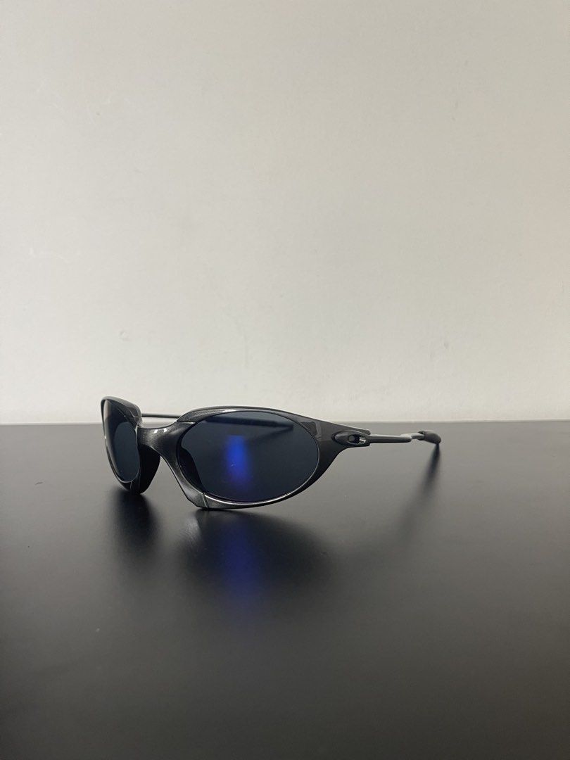 oakley romeo (Category: Sunglasses & Eyewear) located in Manila. Submitted by mine2ownit (Listing ID 1452008776, Image 2). Description: .