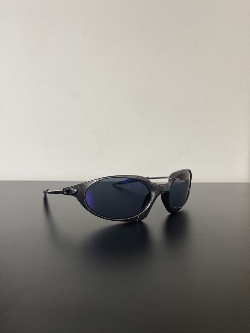 oakley romeo (Category: Sunglasses & Eyewear) located in Manila. Submitted by mine2ownit (Listing ID 1452008776, Image 3). Description: .