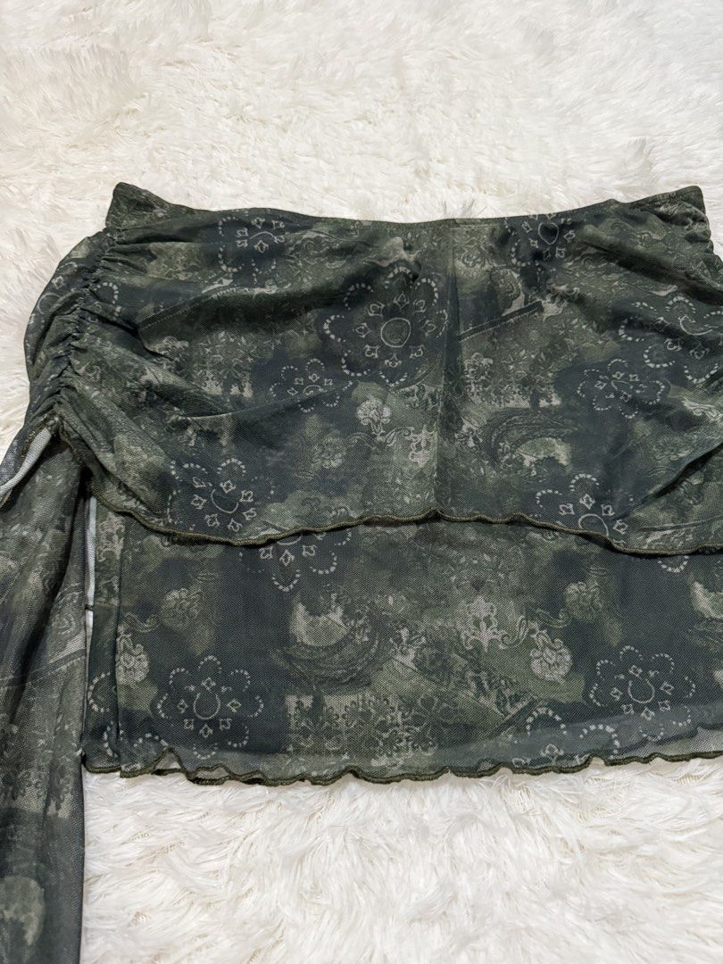 Off shoulder top (Category: Blouses) located in Makati City. Submitted by prebykris (Listing ID 1452016113, Image 3). Description: Brand new, I tried it on and the color isn’t for me RFS: decluttering .