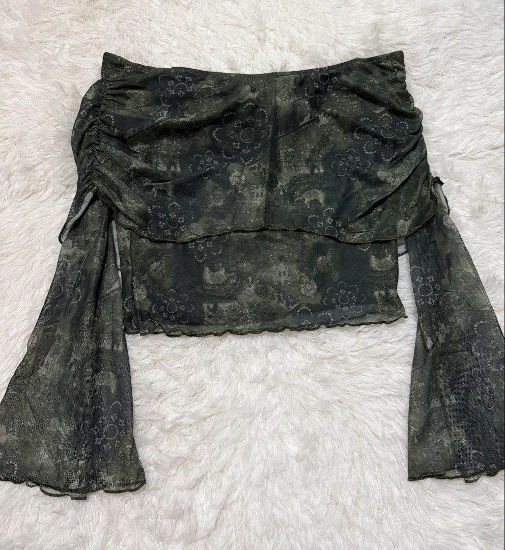 Off shoulder top (Category: Blouses) located in Makati City. Submitted by prebykris (Listing ID 1452016113, Image 1). Description: Brand new, I tried it on and the color isn’t for me RFS: decluttering .