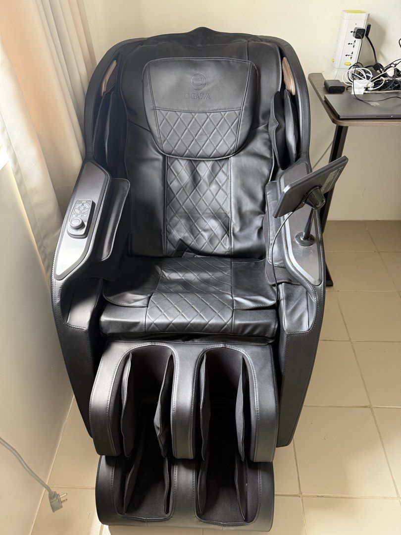 OGAWA MyZonic Massage Chair (Category: Massage Devices) located in Quezon City. Submitted by schernx (Listing ID 1452061822, Image 3). Description: - OGAWA MyZonic Massage Chair - Color: Black Leather - Features: Built-in Foot Massager, Phone Holder - Includes: OGAWA Floor Mat - Benefit: Ideal for ultimate relaxation Bought for ₱139,000 Selling for ₱60,000 (Negotiable) 10 months old Fully functional Location: Karuhatan, Valenzuela.