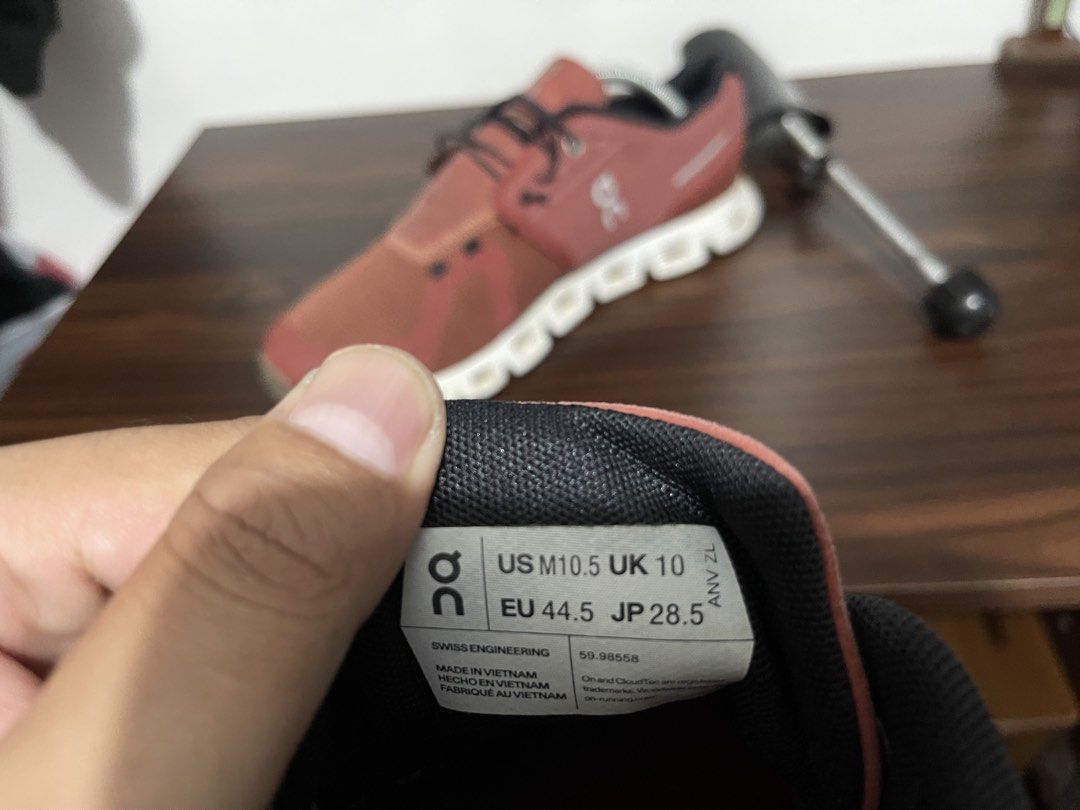 On cloud Running 5 Ruby Swiss Engineering Shoes Size US men 10.5 (Category: Sneakers) located in Manila. Submitted by anthonys_shop (Listing ID 1452080594, Image 3). Description: Excellent Condition Makati /Taguig Area On cloud Running 5 Ruby Swiss Engineering Shoes Size US men 10.5.