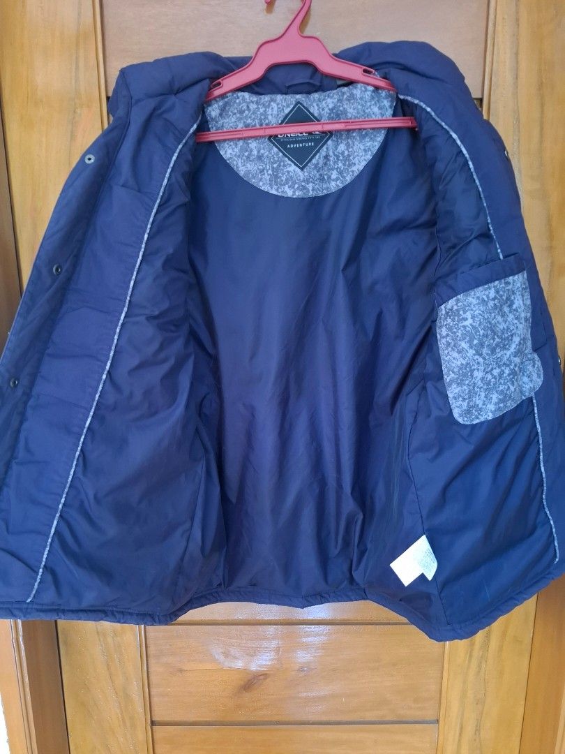 O'Neill Puffer Vest Navy Blue (Category: Vests) located in Legazpi City. Submitted by thriftrow (Listing ID 1451951932, Image 3). Description: - Navy blue O'Neill puffer vest - Quilted design - Button-up front - Two chest pockets - Two side pockets - Patterned fabric lining - Ideal for layering.