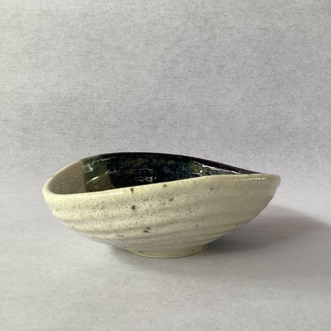 Oribe Black Monochrome Oval Bowl (Category: Vases & Decorative Bowls) located in Davao. Submitted by eclectic1925 (Listing ID 1452096726, Image 2). Description: Php250 Oribe Black Monochrome Oval Bowl H: 2 inches L: 4.6 inches W: 5.5 inches Please REVIEW PHOTOS We use 100% repurposed packaging materials SF starts at Php70 via Flash Express First to pay.