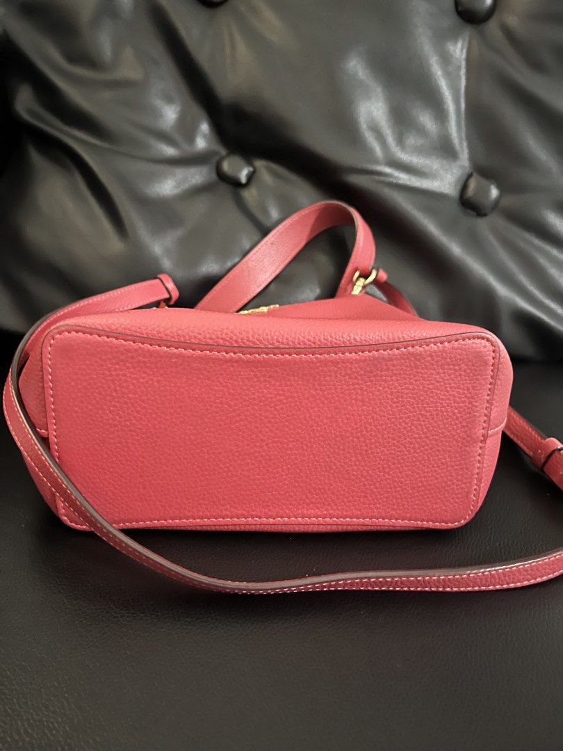 Original Coach (Category: Cross-body Bags) located in San Pablo. Submitted by celgvr (Listing ID 1451969985, Image 2). Description: .