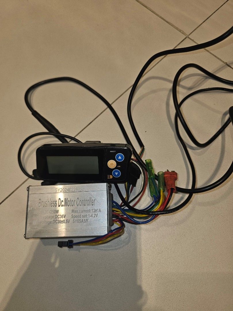 Original Lcd&Controller (Category: E-Scooters & E-Bikes) located in Singapore. Submitted by EbikePatrs (Listing ID 1452042165, Image 1). Description: 36v250w original lcd and controller.