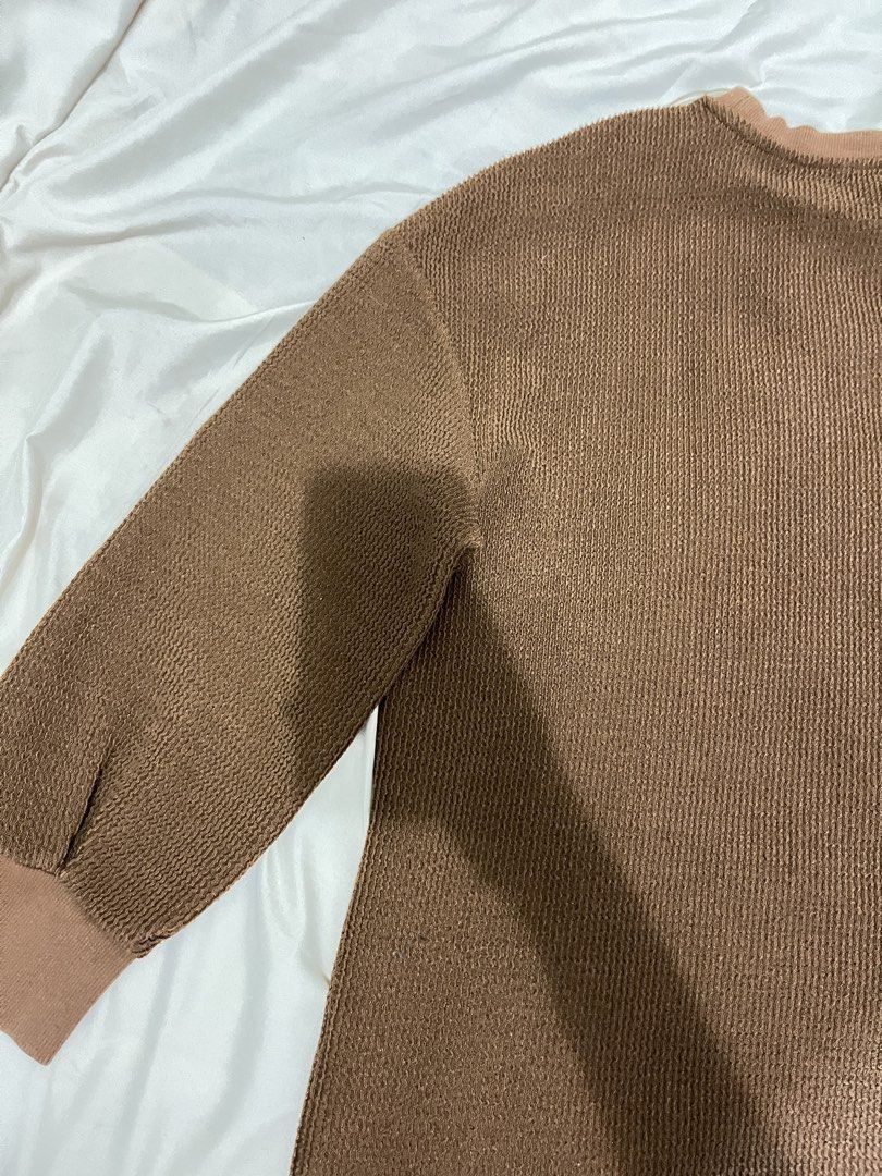 padini oversize sweater coklat (Kategori: Atasan) berada di Cileungsi. Dikirim oleh barusekalipakee (ID iklan 1452095217, Gambar 2). Deskripsi: boleh req oren ya.