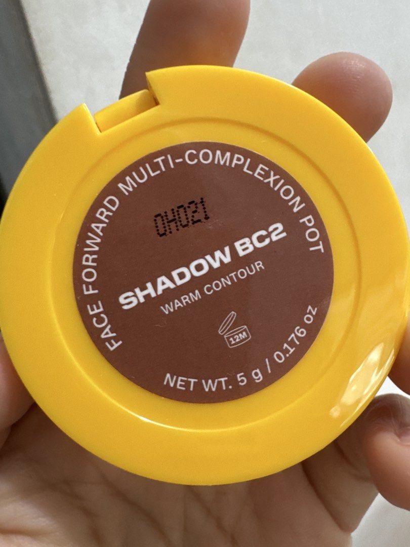 Popique Face Forward Shadow BC2 Warm Contour Multi-Complexion Pot (Category: Makeup) located in Caloocan City. Submitted by msgemini0618 (Listing ID 1451900151, Image 3). Description: - Face Forward Shadow BC2 in Warm Contour - Multi-complexion pot - Net weight: 5g / 0.176 oz - Expiry Date: 12/2027 - Lot Number: OH021 - Built-in mirror.