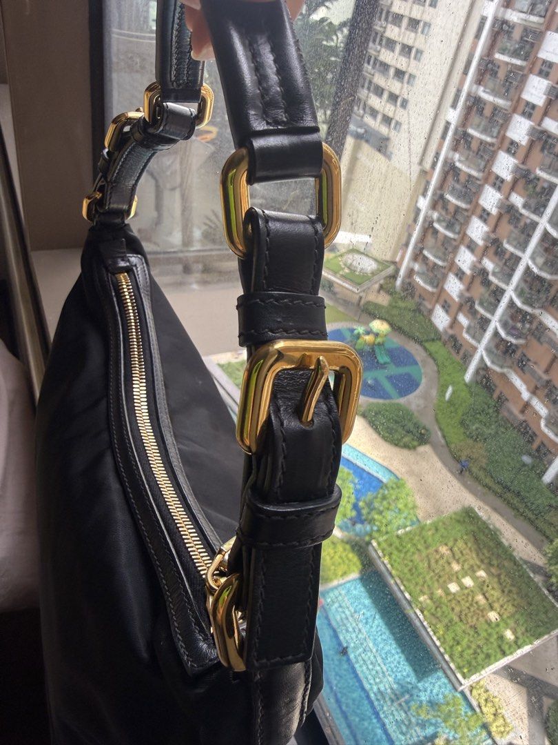 Prada Re-Edition 2005 Re-Nylon bag (Category: Luxury Bags & Wallets) located in Pasay City. Submitted by wanabruce820 (Listing ID 1451909386, Image 3). Description: No dust bag No tarnishing Like new 2005 re edition nylon bag .