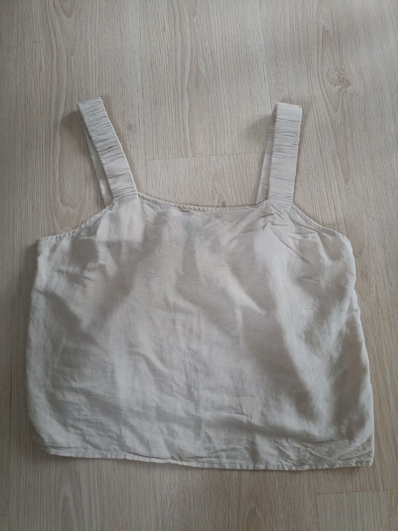 Primark Beige Linen Gathered Strap Square Neck Crop Top (Category: Sleeveless) located in Bacoor. Submitted by Miss_Chuch0521 (Listing ID 1451901420, Image 2). Description: - Cute beige crop top from Primark - Features a square neckline with gathered straps - Lightweight fabric, ideal for warm weather - Versatile: easy to pair with shorts or skirts - Made in Bangladesh - Size: 14 UK / 42 EU.