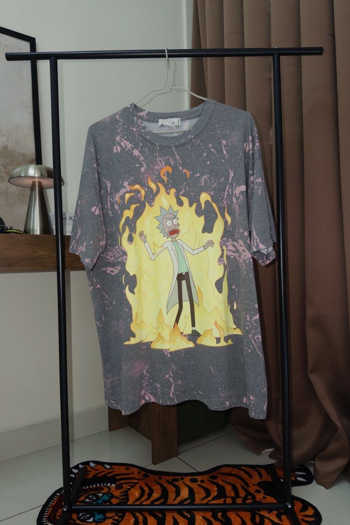 PULL & BEAR (Category: Tshirts & Polo Shirts) located in Shah Alam. Submitted by eydanrazlan (Listing ID 1451970639, Image 1). Description: Pull & Bear Rick and Morty: Size XL (P24/L28).