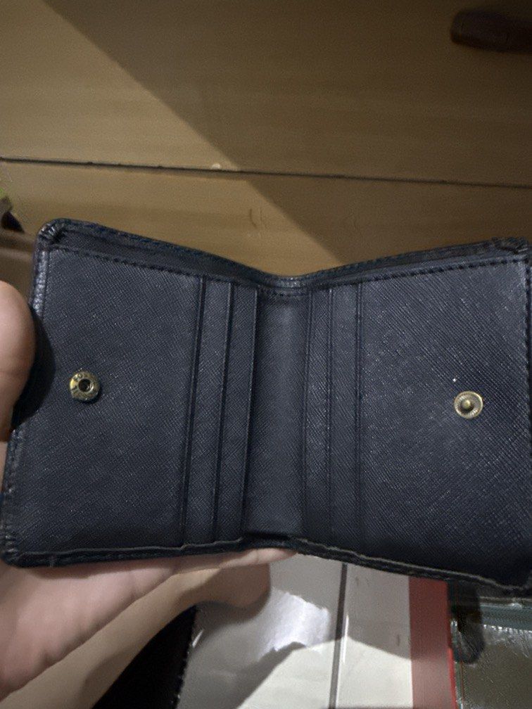Purse (Category: Wallets & Card holders) located in Kota Kinabalu. Submitted by tsha_0704 (Listing ID 1452001721, Image 3). Description: .