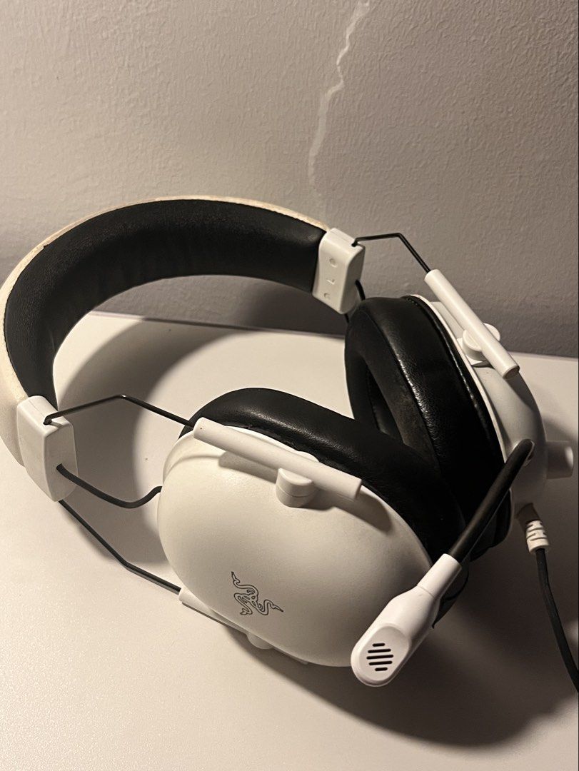 Razer Blackshark V2 X White Gaming Headset (Category: Headphones & Headsets) located in Makati City. Submitted by belladonna.ph_ (Listing ID 1452054970, Image 1). Description: Razer Blackshark V2 X White Gaming Headset. Built-in mic. White with black earcups. Some headband wear. Clean earcups. ⭐️⭐️⭐️⭐️⭐️ Has port connectors for PC headphone ports. .