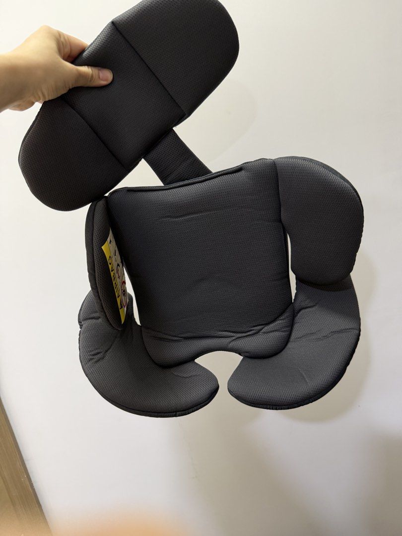 Recaro 汽車座椅 car seat 0-36kg （分類：外出用品 - 安全座椅）位於 Hong Kong。 由 iamnobodyabcde 提交（商品編號 1451945568，圖片 2）。簡介： Recaro Namito 汽車座椅，適合 0-36kg 小朋友。有齊所有配件同說明書。安全帶有 HERO 系統，保護小朋友。椅套可以拆出黎洗。有興趣就快啲聯絡我啦！。