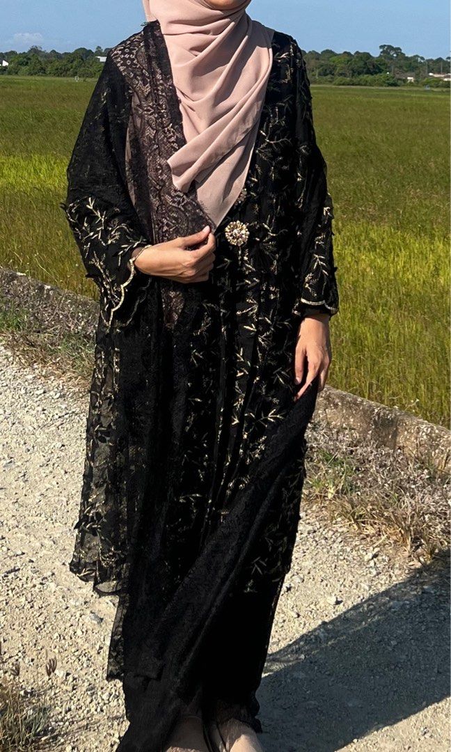 (RENT) Zalia Raya2024 Black Baju Kurung with Gold Embroidery (Category: Baju Kurung & sets) located in Kuala Lumpur. Submitted by aleen_ (Listing ID 1451961155, Image 3). Description: RENT RM100/3 days Deposit rm100 Ada sekali dengan Selendang Lace Pickup area kota bharu, tumpat dan pasir mas fit s-m.