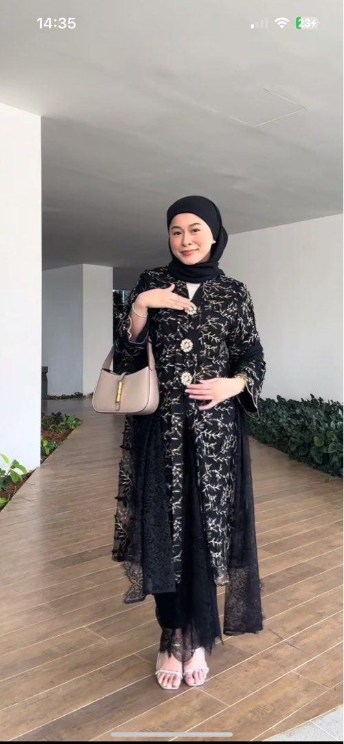(RENT) Zalia Raya2024 Black Baju Kurung with Gold Embroidery (Category: Baju Kurung & sets) located in Kuala Lumpur. Submitted by aleen_ (Listing ID 1451961155, Image 2). Description: RENT RM100/3 days Deposit rm100 Ada sekali dengan Selendang Lace Pickup area kota bharu, tumpat dan pasir mas fit s-m.