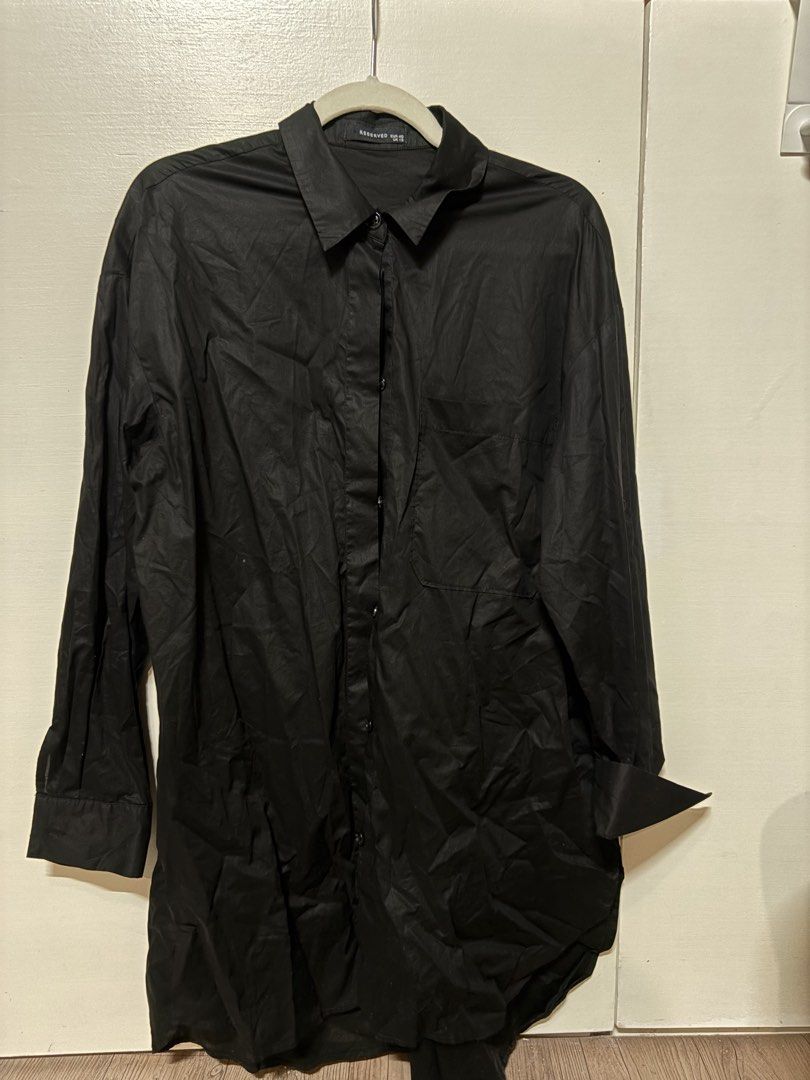 RESERVED Black Oversized Long Sleeve Shirt (Category: Tshirts & Polo Shirts ) located in Taguig. Submitted by cftbncs (Listing ID 1452042034, Image 3). Description: - Brand: RESERVED - Color: Black - Style: Oversized shirt - Features: Long sleeves with button cuffs, button-up front, curved hemline - Fit: Relaxed fit - Versatility: Great for layering or wearing on its own - Styling: Easy to style.
