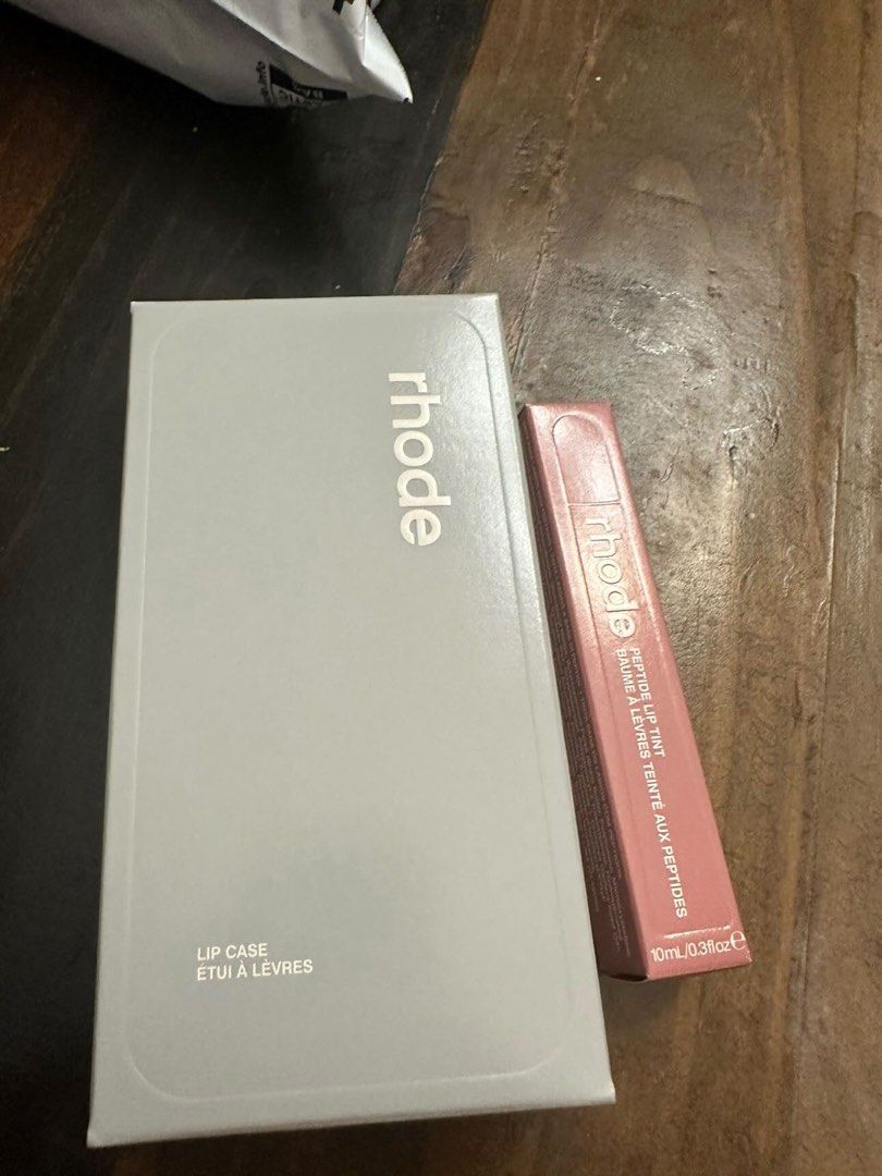 Rhode Iphone 14 pro Phone case (Category: Cases & Sleeves) located in Manila. Submitted by thrifteecart (Listing ID 1452047320, Image 2). Description: Bought in the US! Original and Authentic .