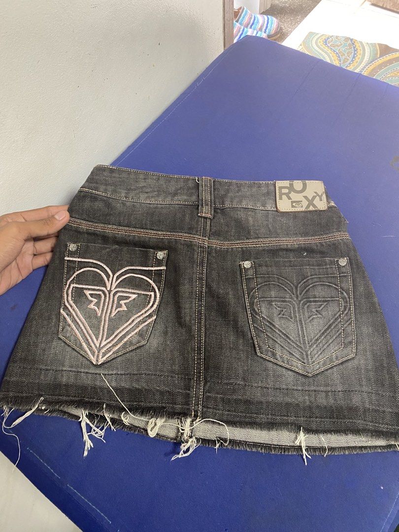 Roxy skirts embroid logo (Category: Shorts) located in Las Pinas. Submitted by mark2k05 (Listing ID 1451923558, Image 2). Description: No issue.