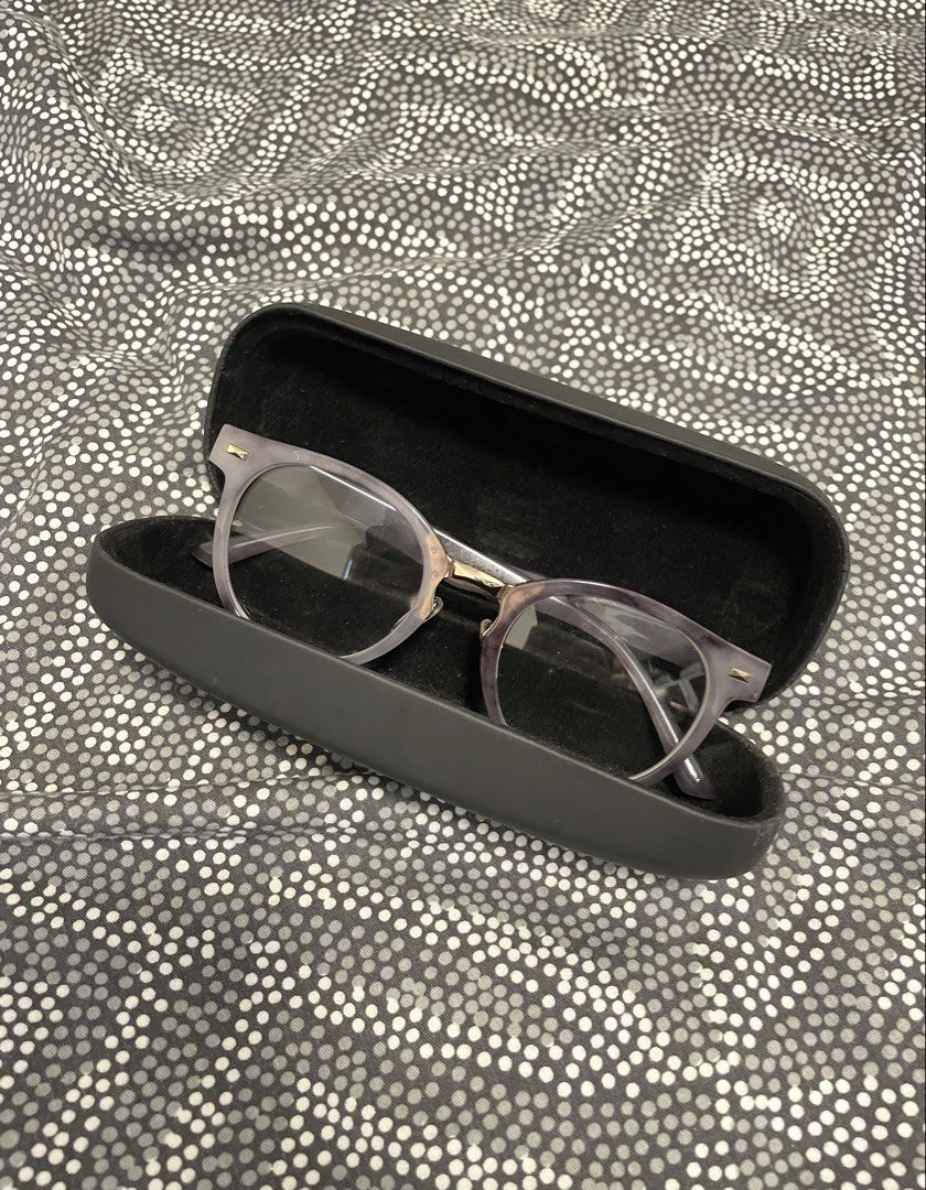 Ruby frame glasses （分類：眼鏡）位於 Hong Kong。 由 chanseller 提交（商品編號 1452096164，圖片 1）。簡介： Selling these stylish Ruby frame glasses, perfect for adding a touch of sophistication to your look! The frames have a unique, subtle marbled pattern that's really eye-catching. I'm happy to meet up in Yuen Long, or Mong Kok if you're local. Grab these beauties before they're gone!。