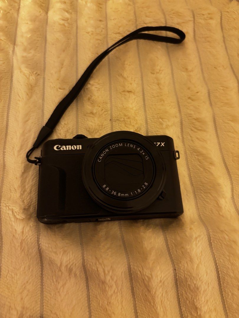 RUSH G7x Mark II (Read desc) (Category: Cameras) located in Manila. Submitted by she_jenly (Listing ID 1452017729, Image 1). Description: - Will not entertain questions that have been answered here - RFS: Plan to buy video camera - No issues body and shooting - Screen has cracked tempered only - For meetups, dps are required as some have already did no shows. This just saves both of the buyer and sellers time. - For delivery we can arrange a vide
