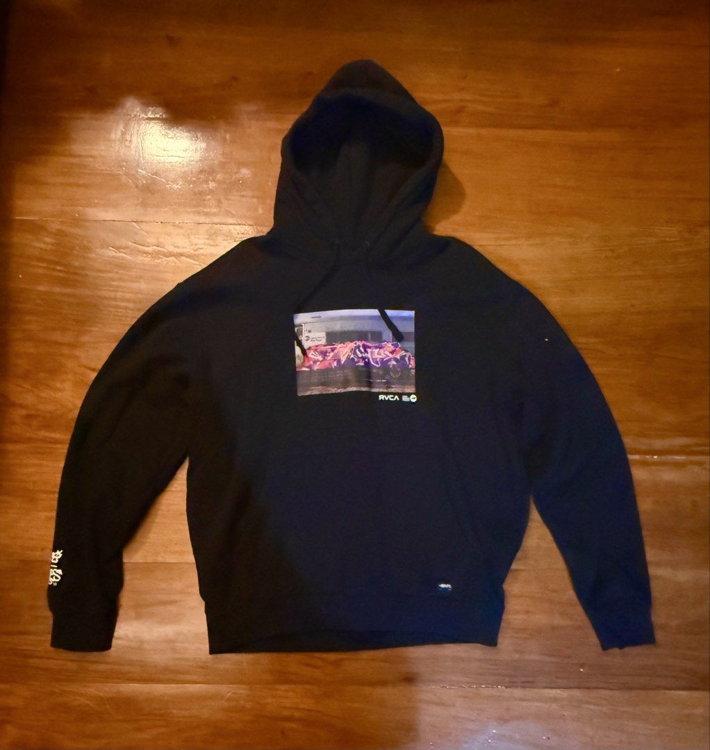RVCA Black Graphic Hoodie (Category: Hoodies) located in Manila. Submitted by zuni8a (Listing ID 1452044812, Image 1). Description: RVCA medium 24x25 .