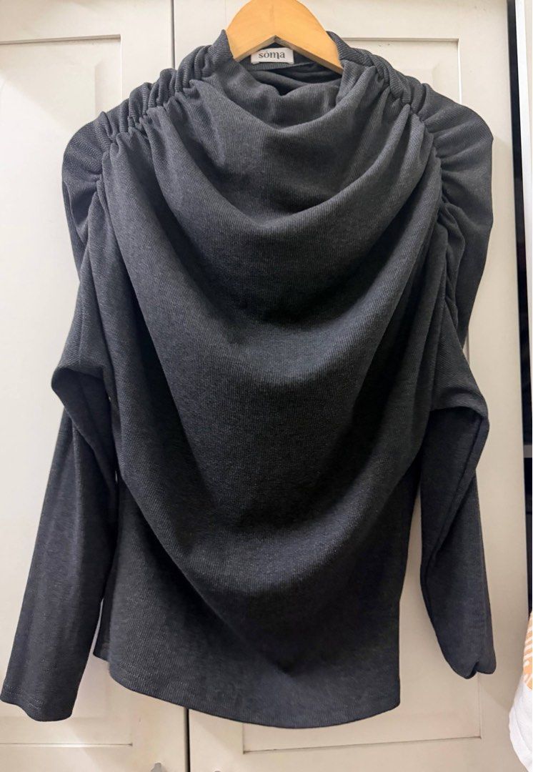 salma top (Category: Tops) located in Kuantan. Submitted by fiqfai (Listing ID 1452010442, Image 2). Description: .