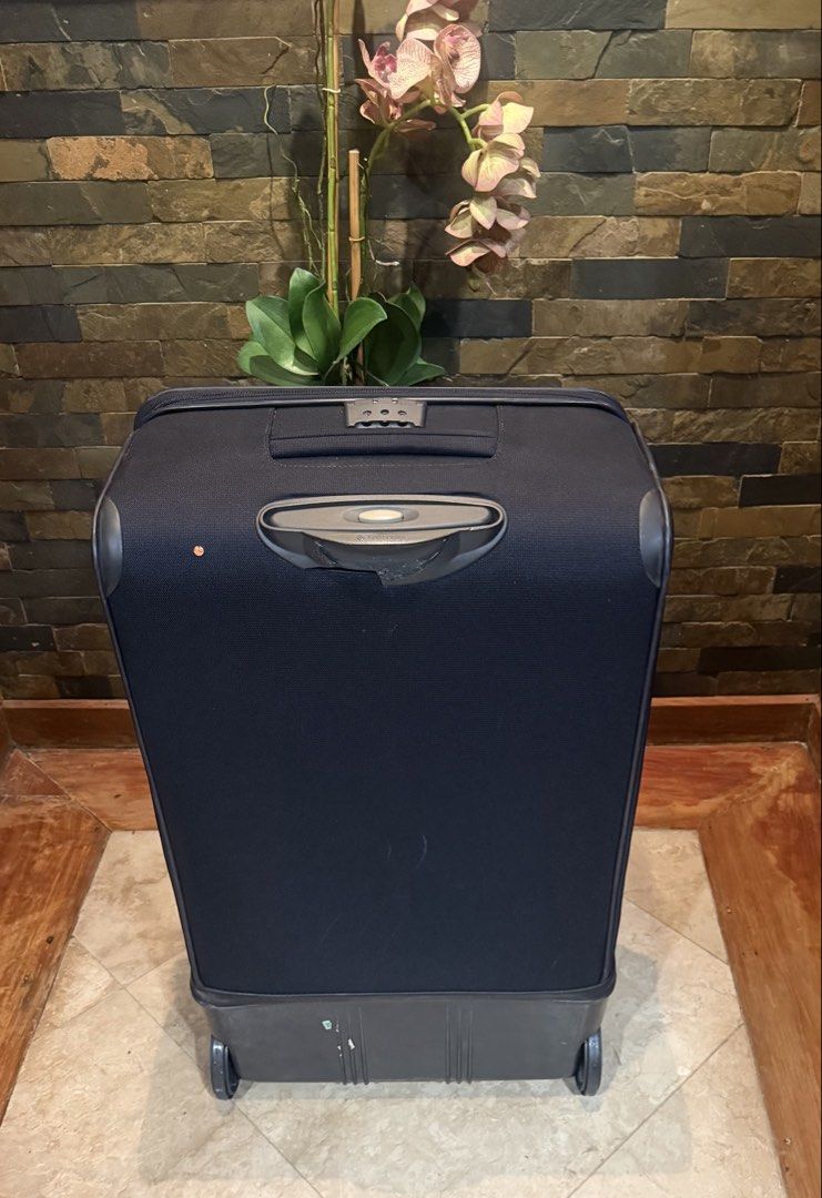 Samsonite Navy Blue Softside Spinner Luggage (Category: Luggage) located in Pasig City. Submitted by danbrit_sells (Listing ID 1452072269, Image 1). Description: - Navy blue Samsonite spinner luggage - Built-in TSA lock for security - Clean interior with straps and zippered compartment - Exterior has minor scuffs on bottom and corners (normal travel wear) - Wheels roll smoothly - Telescopic handle extends and retracts easily - Perfect for your up