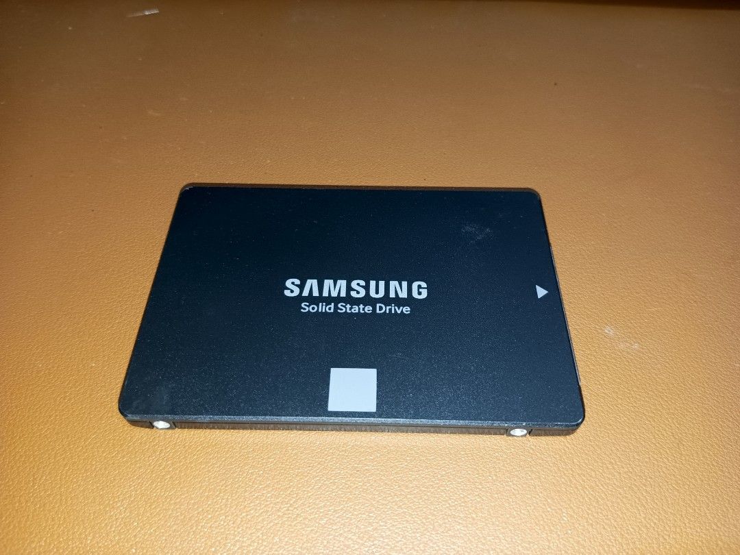 MURANG AUTHENTIC SAMSUNG 870 EVO SSD 500GB (Category: Computer Parts) located in Aroroy. Submitted by alabyuuuu (Listing ID 1452074096, Image 1). Description: 🔥 Samsung 870 EVO SSD (500GB) – Fast, Reliable, and Built to Last! 🔥 Upgrade your storage with the trusted performance of the Samsung 870 EVO SSD! Enjoy faster boot times, quick file transfers, and smoother overall performance. 💻 Key Features: ✅ SATA III SSD – Up to 560MB/s read & 530MB/