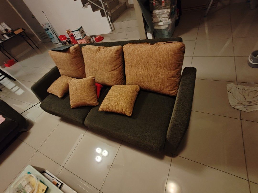 Second Hand Sofa (Category: Sofas) located in Masai. Submitted by drinker91 (Listing ID 1452045395, Image 1). Description: Self collect JB SKUDAI.